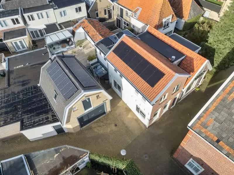 Zeer Ruim Stadspand met 7 Slaapkamers en Dakterras