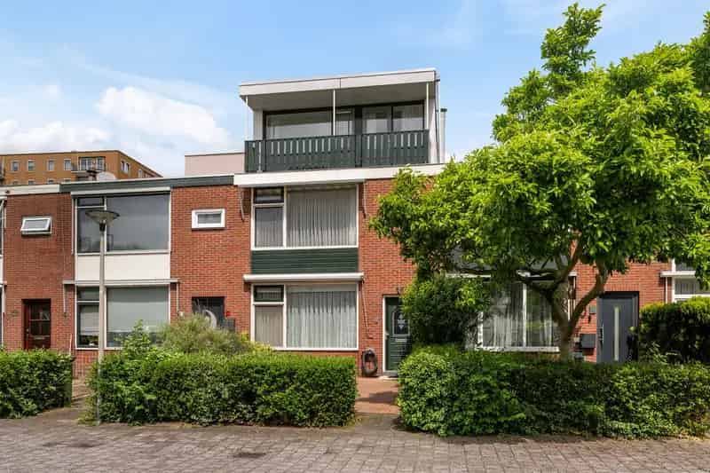 Ruime 5 Slaapkamer Eengezinswoning met Dakopbouw en 16 Zonnepanelen