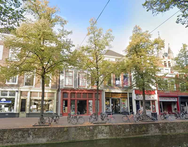 Winkel te Huur Delft 171m2 Grachtenpand Verbouwd