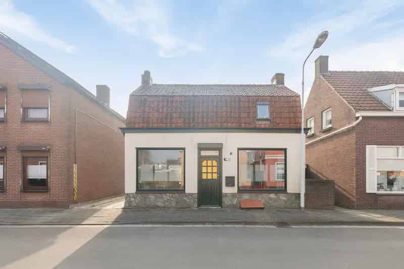 Instapklare Dorpswoning met Tuin en Schuur