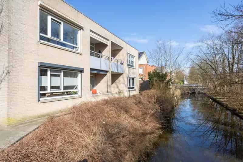 Gerenoveerd 3-kamerappartement begane grond
