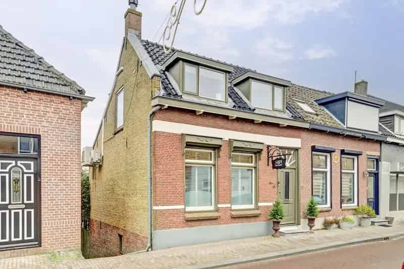 Halfvrijstaande woning Strijen 3 slaapkamers 2 badkamers