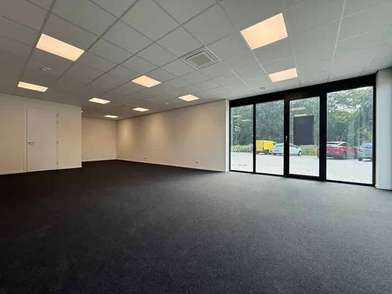 Bedrijfshal te Huur Weert 845m² Moderne Voorzieningen