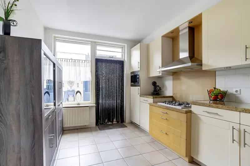 5 Slaapkamers Ruime Middenwoning Waalwijk
