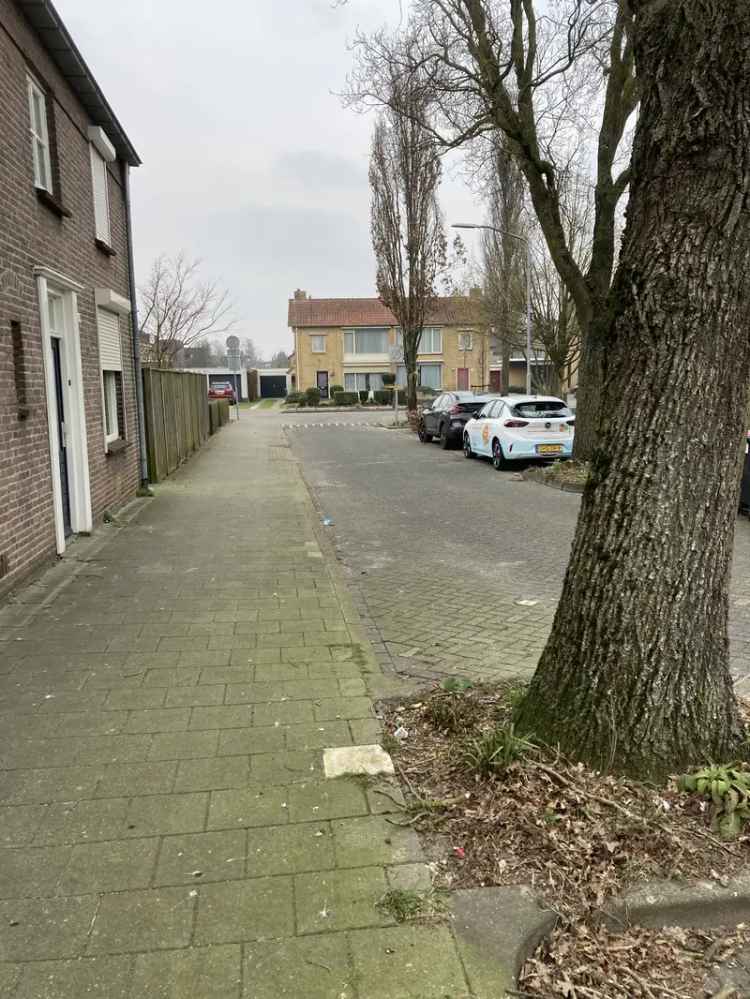 Rijwoning Goirle Centrum Rustig Gelegen Grote Tuin