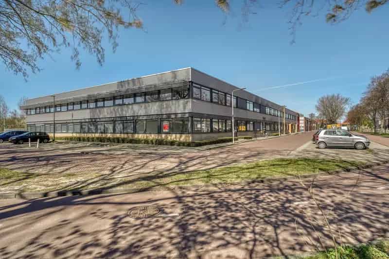Bedrijfshal Leiden 900m² te huur Willem Barentszstraat