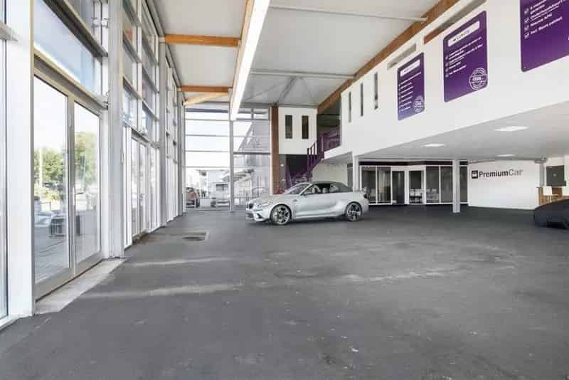 Showroom 340m2 te huur - Kantoren - Entresol - Parkeerplaatsen