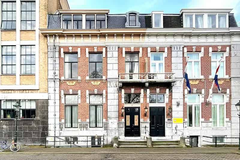 Kantoorpand Den Haag te Koop: Gerenoveerd en Verhuurd