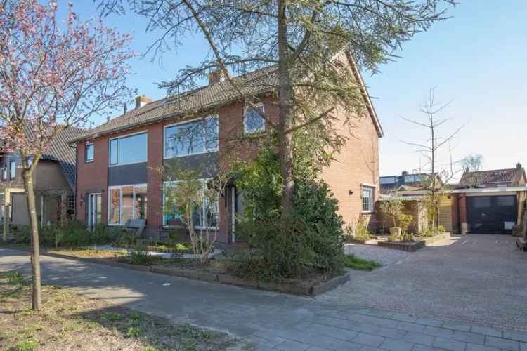 Moderne Twee Onder Een Kapwoning te Koop in Woudenberg