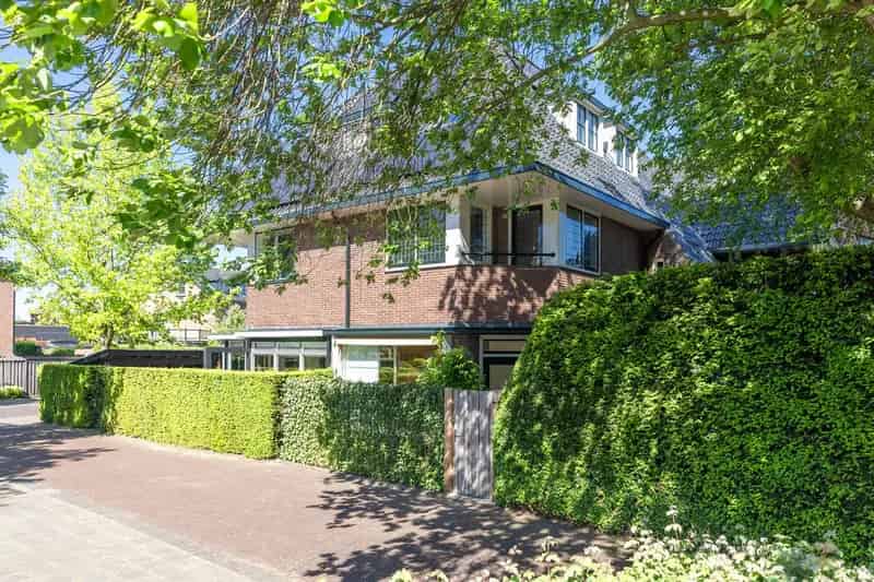 Huis te koop Naarden: 5 slaapkamers, 2 badkamers, grote tuin