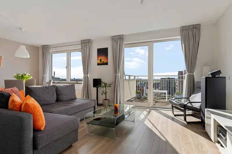 Appartement te koop Zaandam: Licht en ruim 3-kamer appartement nabij NS station