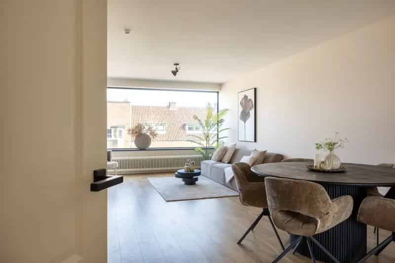 Gemoderniseerd 2-kamer appartement Soest met parkeerplaats en berging