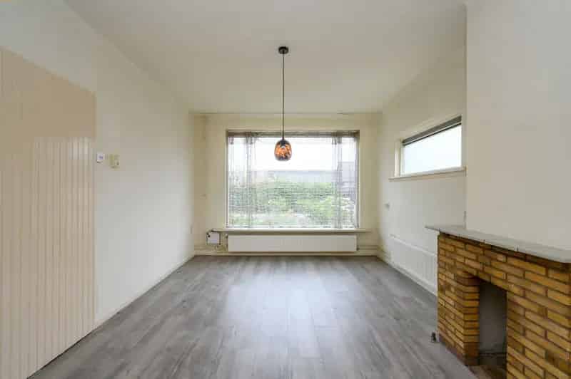 Hoekwoning Eerbeek 3 slaapkamers modernisering nodig