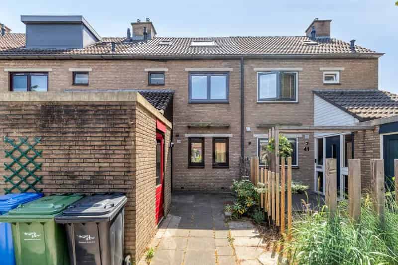 Tussenwoning 4 slaapkamers Hoogvliet Nieuwe Keuken Badkamer
