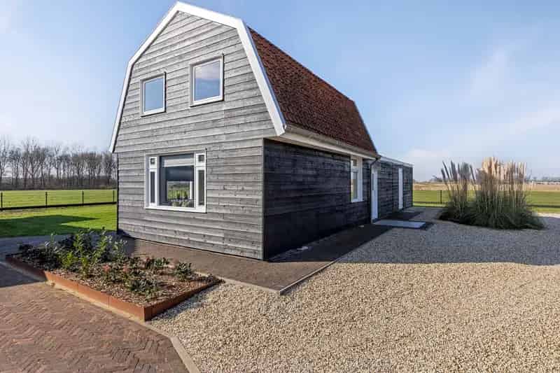 Vrijstaande woning Zwartewaal 4 slaapkamers grote schuur