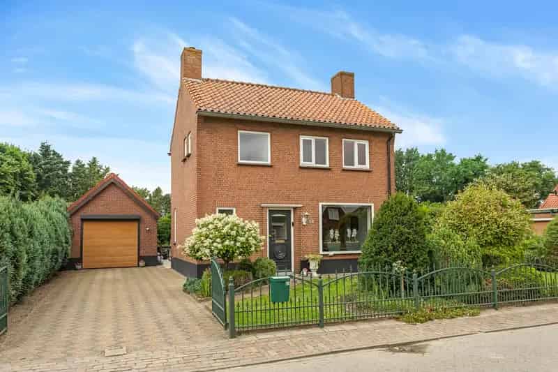 Vrijstaande woning Sprundel - Ruime tuin, paardenstal & 3 slaapkamers