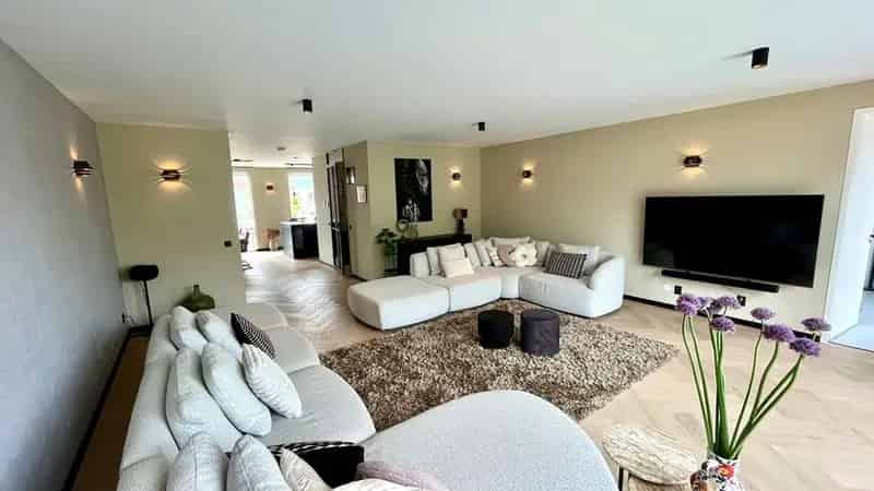 Moderne Villa 5 Slaapkamers Grote Tuin Nabij Scholen Strand