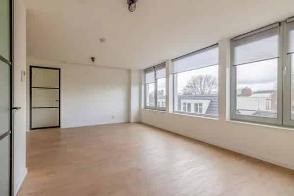 Dordrecht Centrum 3-kamer appartement  UWV gebouw