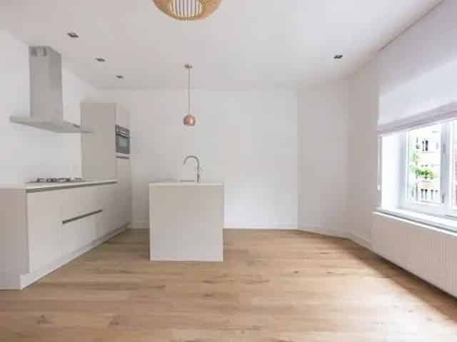 Gestoffeerd 2-kamer appartement Baarsjes