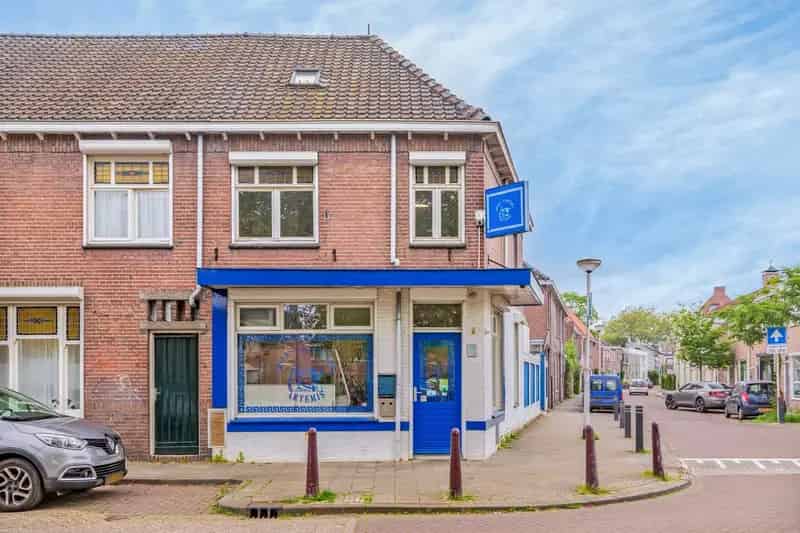 Cafetaria te Koop Tilburg - inclusief inventaris - Woonruimte aanwezig