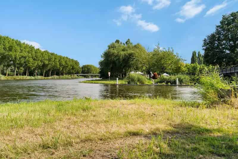 Huis te koop Waterwijk Almere: Ruime gezinswoning met tuin en 8 zonnepanelen