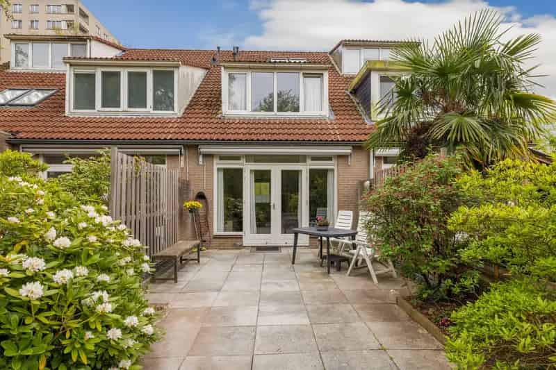 Amsterdam Noord Familiehuis 3 slaapkamers 105m2 tuin aan vaarwater