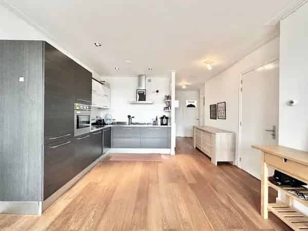 Amsterdam West: 2 Slaapkamers, Complete Keuken, Geschikt voor Starters