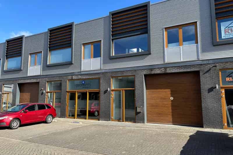Bedrijfshal te Huur Houten 204m2 Kantoor Bedrijfsruimte