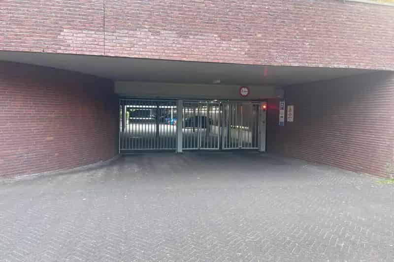 Parkeerplaats Amsterdam Paul Schuitemahof