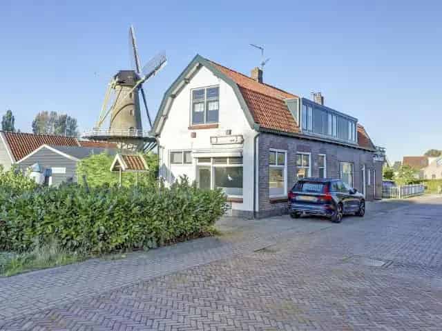 Vrijstaande woning Heinkenszand: Ruime tuin, veel potentie
