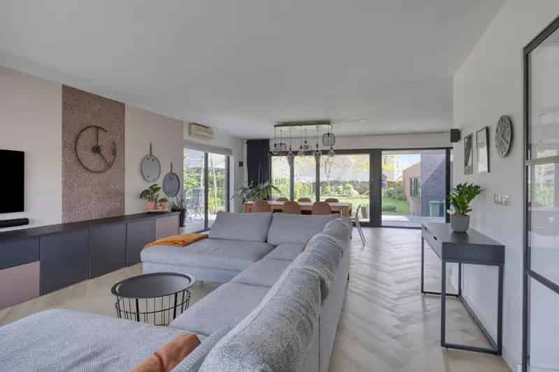 Villa met Kantoor Oosterhout: Wonen en Werken in Stijl