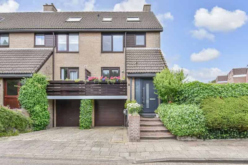 Groen Wonen in Zoetermeer: Ruime Hoekwoning met 4 Slaapkamers en Garage