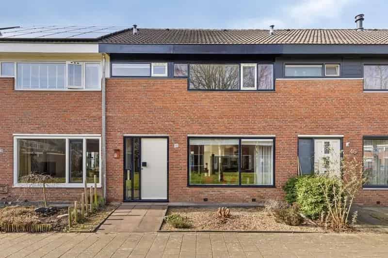 Ruime 4 Slaapkamers Tussenwoning Emmeloord West Zonnige Tuin