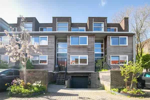 Te Huur: Ruime Tussenwoning Amsterdam Nieuw Sloten