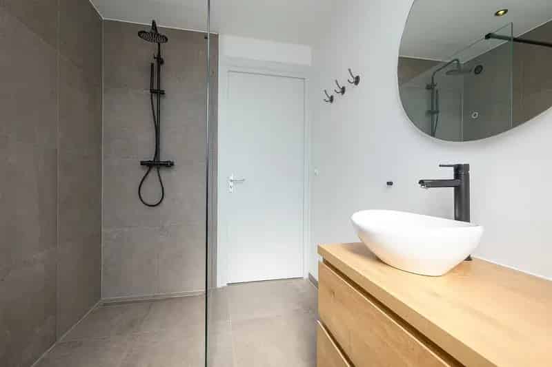 Jaren 30 woning IJmuiden: 3 slaapkamers, luxe badkamer, grote zolder en tuin