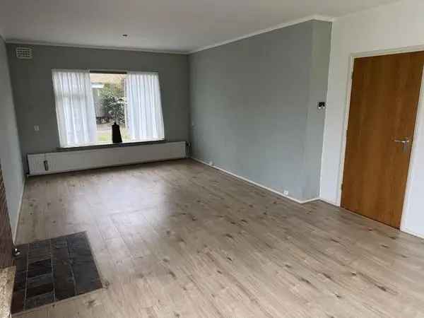 Semibungalow te huur 3 slaapkamers grote tuin