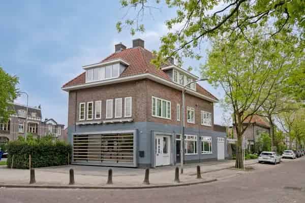 Appartement Nijmegen Biezenstraat: Ruim 4-kamer appartement met terras