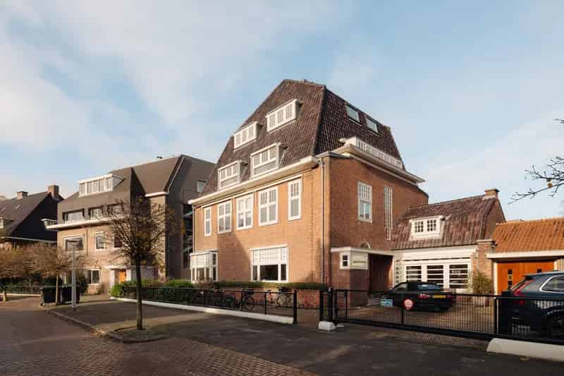 Huis te koop Amsterdam Zuid: Luxe villa met 634m2 en tuin aan het water