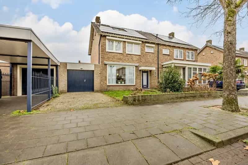 Ruime 2-onder-1-kapwoning Oss