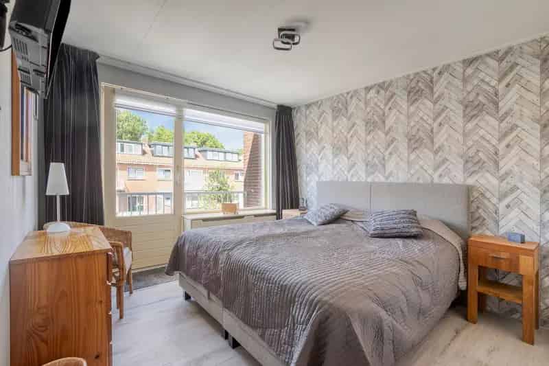 Huis te koop Velsen Noord 4 slaapkamers diepe tuin