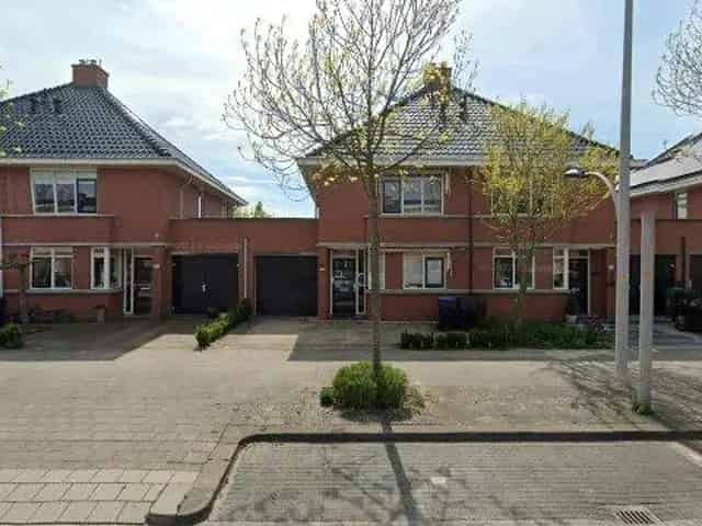 Ruime 5 Slaapkamer Tweekapper Voorschoten te Huur