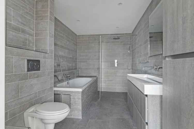Ruime Hoekwoning met Garage en Tuin Zuidwesten