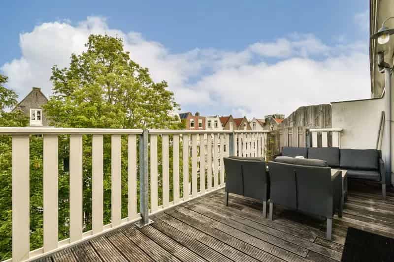 Amsterdam De Pijp Bovenhuis 2 slaapkamers Ruim Balkon Zolderkamer Eigen Grond
