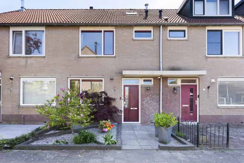 Gezinswoning Almere Kruidenwijk 4 slaapkamers Zonnepanelen Thuisbatterij A+