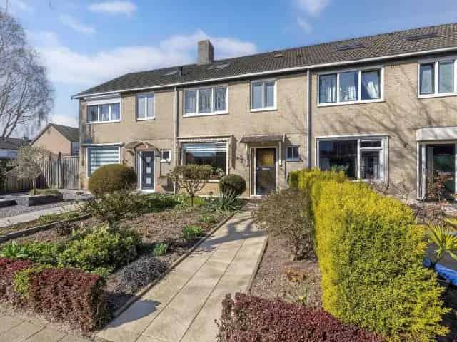 Ruime Tussenwoning Emmeloord-West Garage Tuin 123m2