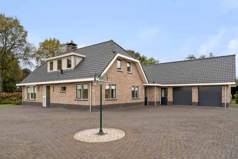 Huis te koop Wekerom: 5 slaapkamers, 2 badkamers, ruime tuin