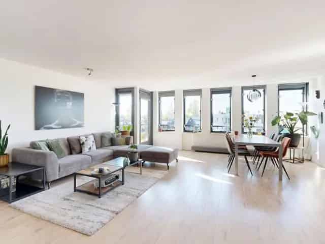 Amsterdam appartement te koop: Ruim appartement met balkon en uitzicht