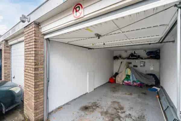 Garage te koop eigen grond rustige woonstraat