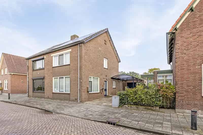 Ruim huis in Rijen nabij voorzieningen en natuur