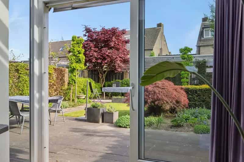 Ruime Tweekapper met Garage en 4 Slaapkamers in Oss